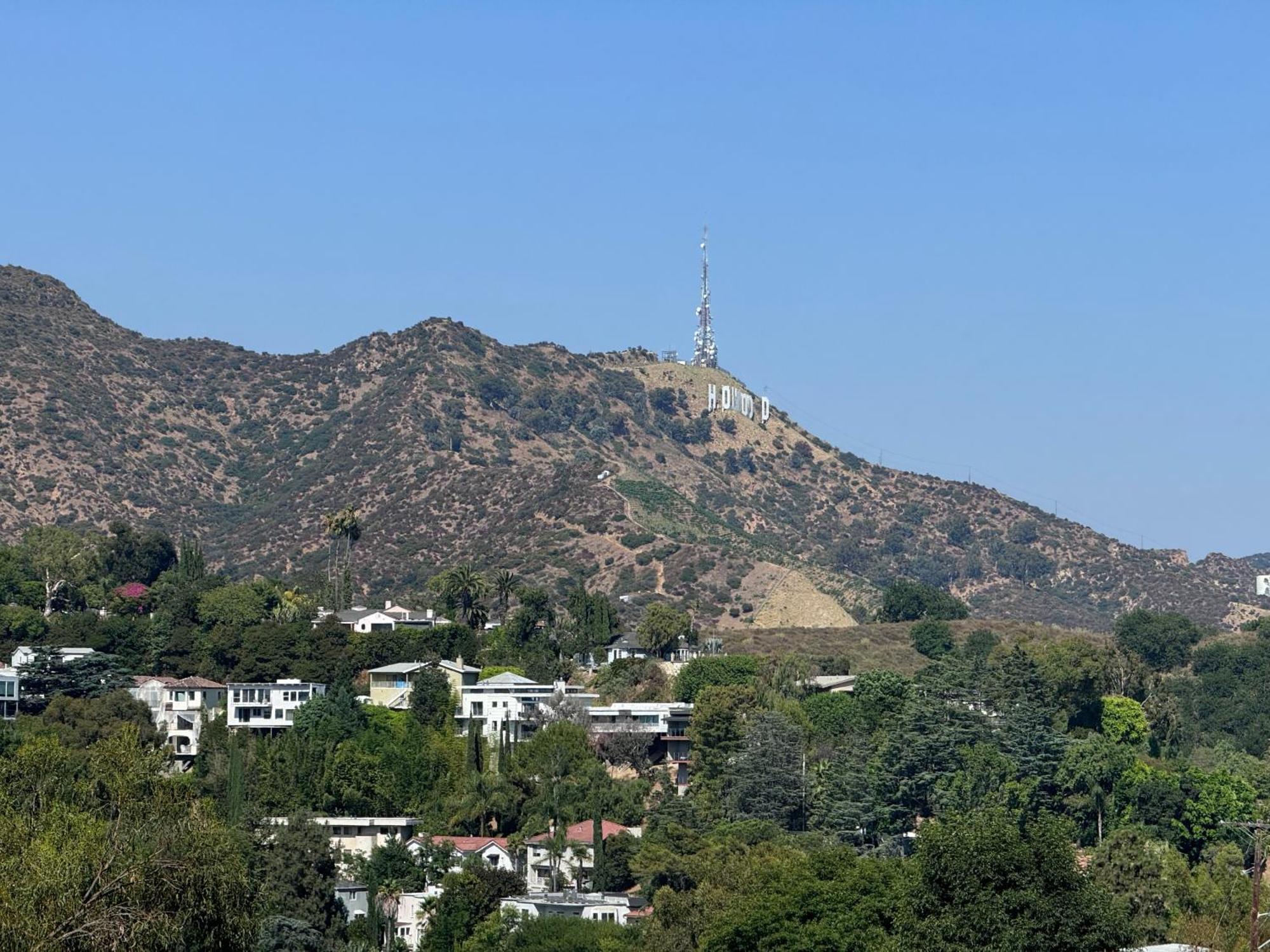 Iconic Gesner Boat House Wview Of Hollywood Sign * Los Ángeles