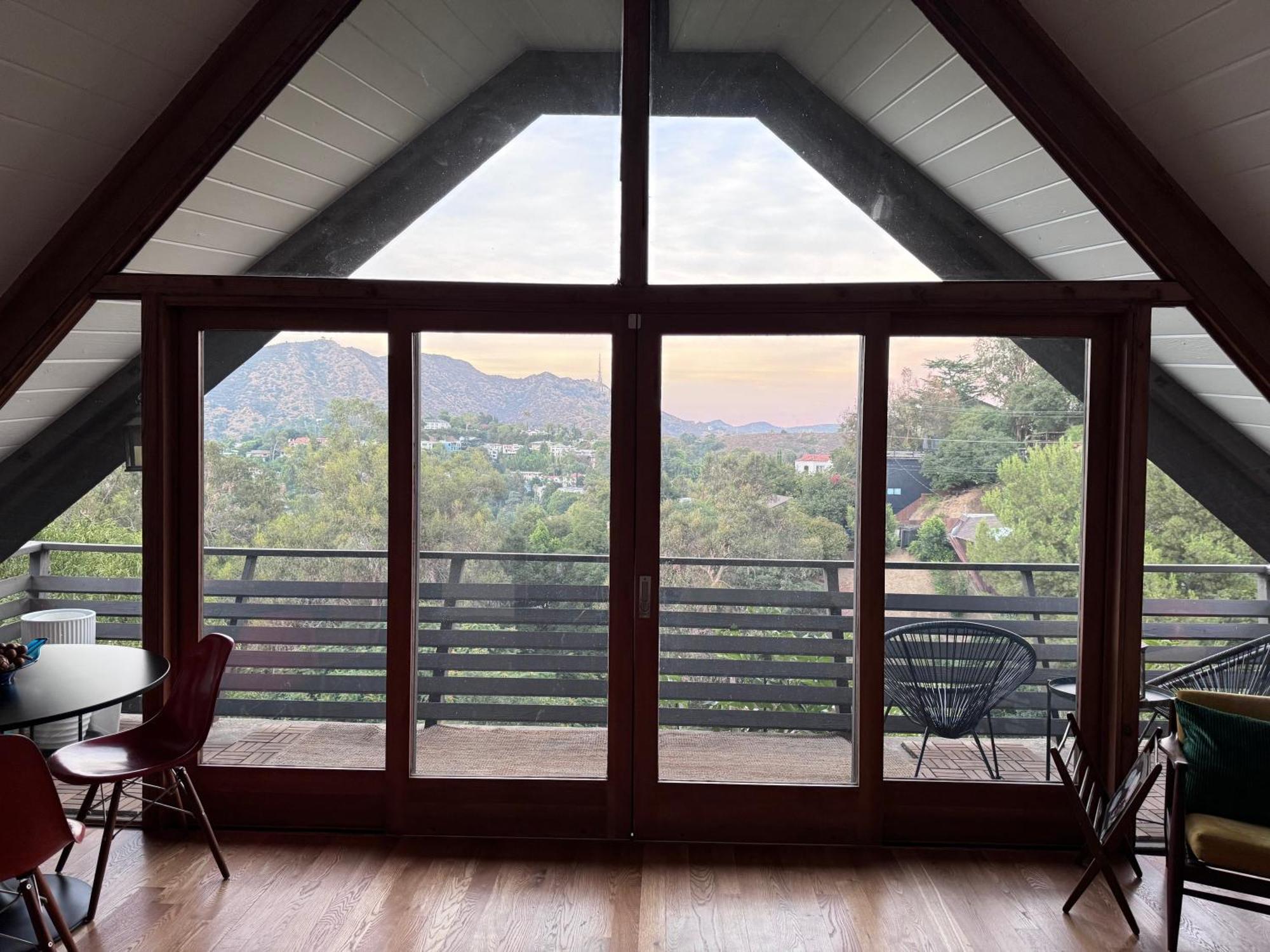 Iconic Gesner Boat House Wview Of Hollywood Sign Holiday home