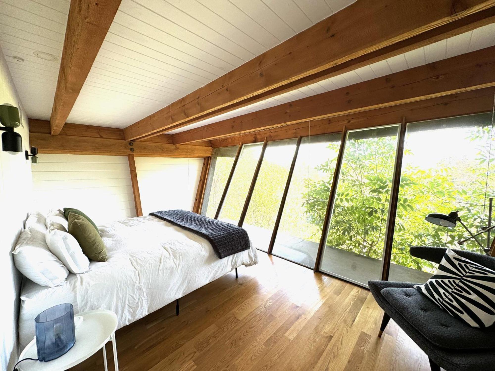Iconic Gesner Boat House Wview Of Hollywood Sign Holiday home *